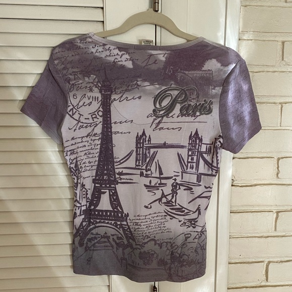 Suzee T (petite medium or regular small) Purple Paris 2000s graphic tee - Picture 2 of 3